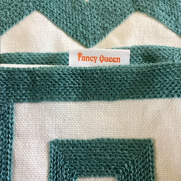 Fancy Queen Modern Embroidered Throw Pillow Covers Set of 4 17.5” x 17.5” New - Picture 13 of 15